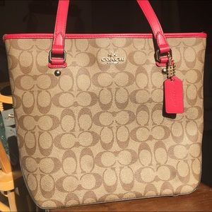 Coach Sig Zip Top Tote